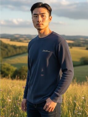 Eddie Bauer Men's Navy Long Sleeve Tee. Base layer. Great condition. Soft! Small